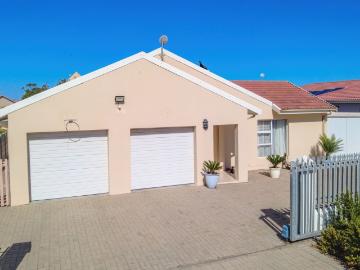 3 Bedroom House For Sale in Port Owen