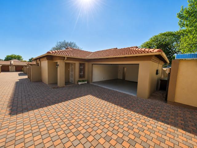 3 Bedroom House For Sale in Parkhill Gardens
