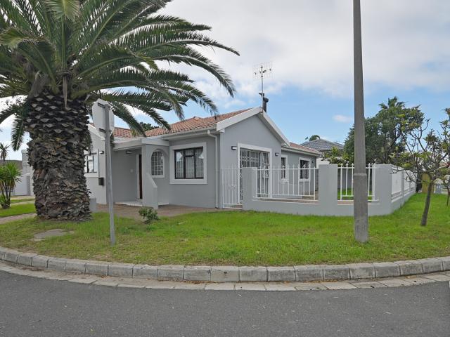 3 Bedroom House For Sale in Parklands