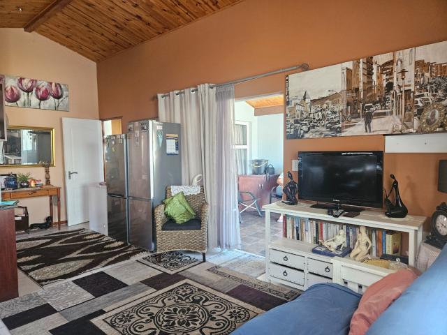 3 Bedroom House For Sale in Pearly Beach