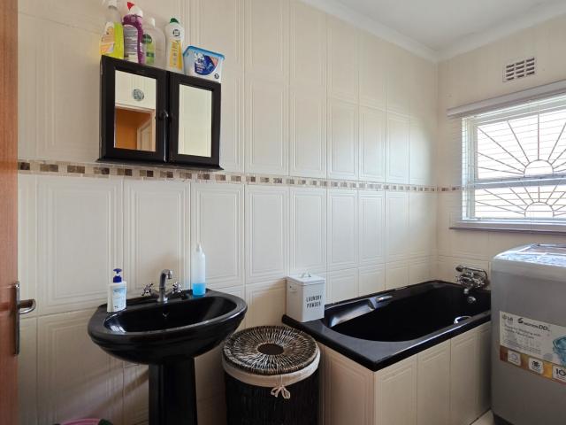 3 Bedroom House For Sale in Phakamisa