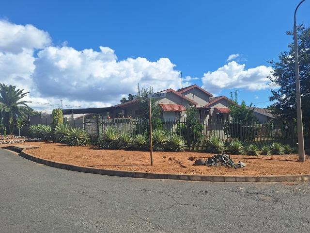 3 Bedroom House For Sale in Phalaborwa