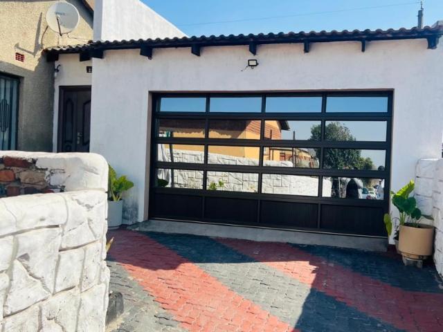 3 Bedroom House For Sale in Phomolong