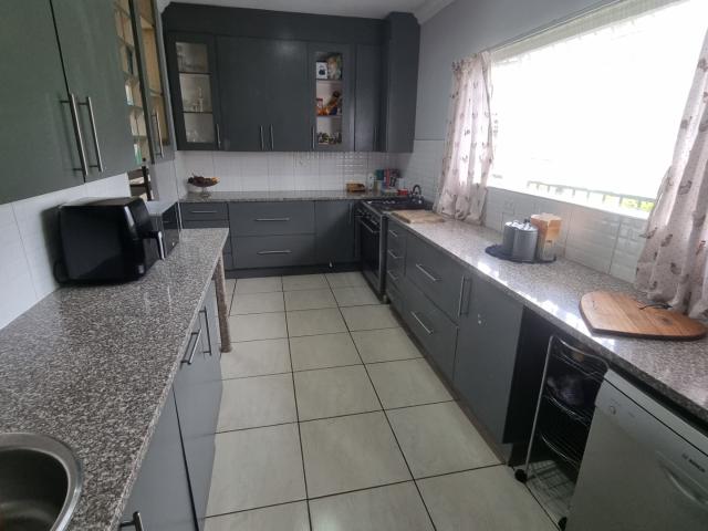 3 Bedroom House For Sale in Pierre Van Ryneveld