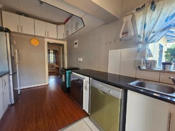 3 Bedroom House For Sale in Prestbury