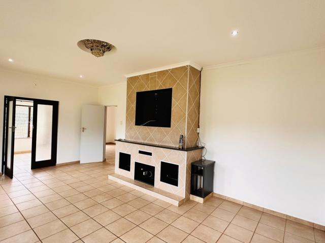 3 Bedroom House For Sale in Prestbury