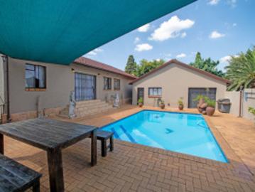 3 Bedroom House For Sale in Primrose