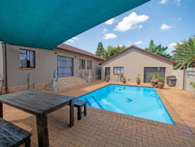 3 Bedroom House For Sale in Primrose