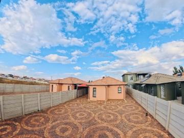 3 Bedroom House For Sale in Protea Glen