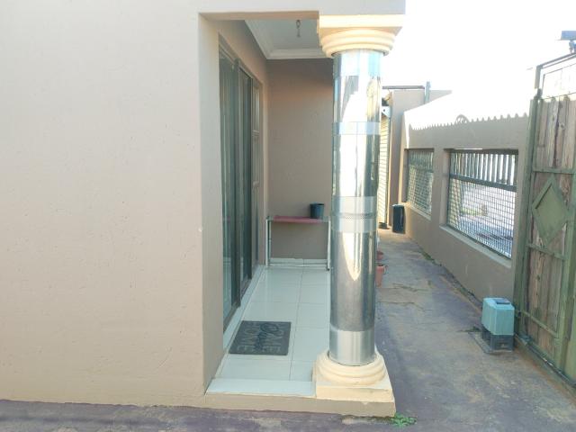 3 Bedroom House For Sale in Protea Glen