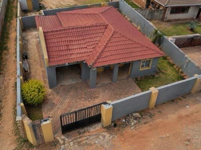3 Bedroom House For Sale in Protea Glen