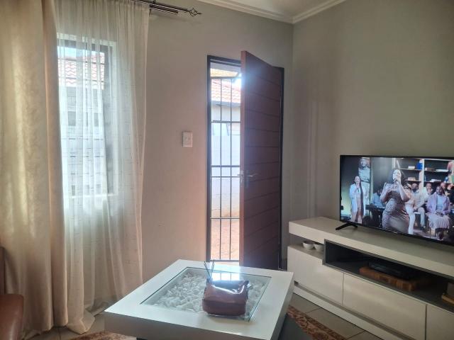 3 Bedroom House For Sale in Protea Glen