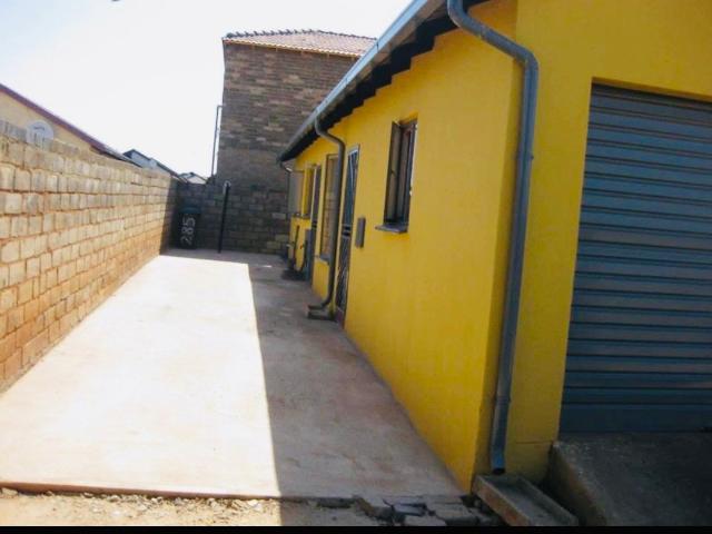 3 Bedroom House For Sale in Protea Glen
