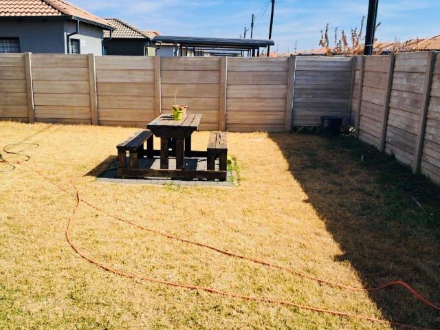 3 Bedroom House For Sale in Protea Glen
