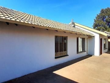 3 Bedroom House For Sale in Protea Glen