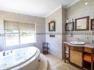 3 Bedroom House For Sale in Pumula