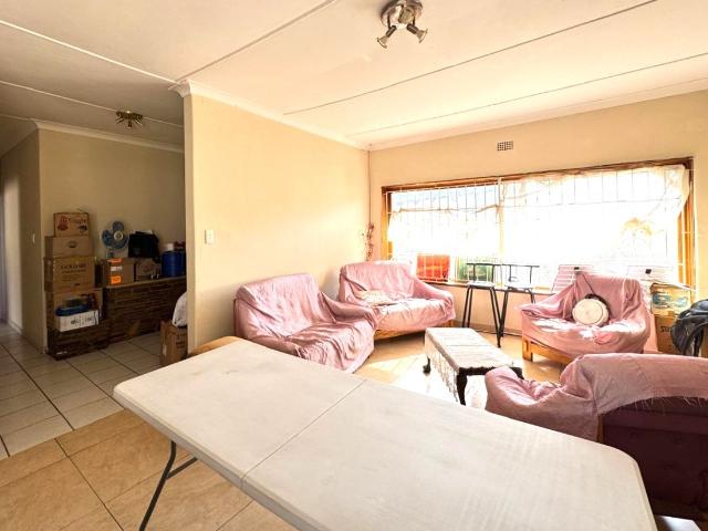 3 Bedroom House For Sale in Robertsham