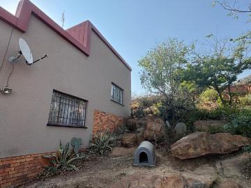 3 Bedroom House For Sale in Robertsham