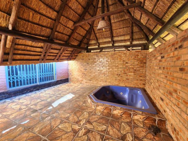 3 Bedroom House For Sale in Roodepoort West