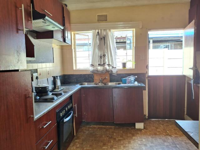 3 Bedroom House For Sale in Roodepoort West
