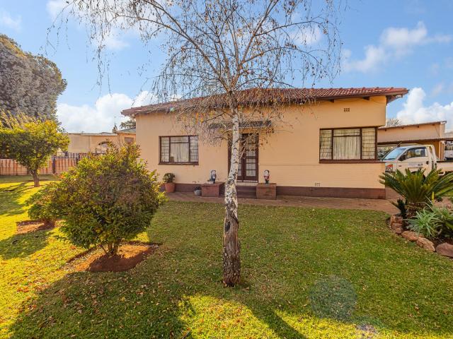 3 Bedroom House For Sale in Roodepoort North