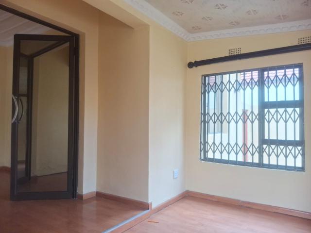 3 Bedroom House For Sale in Roodepoort North