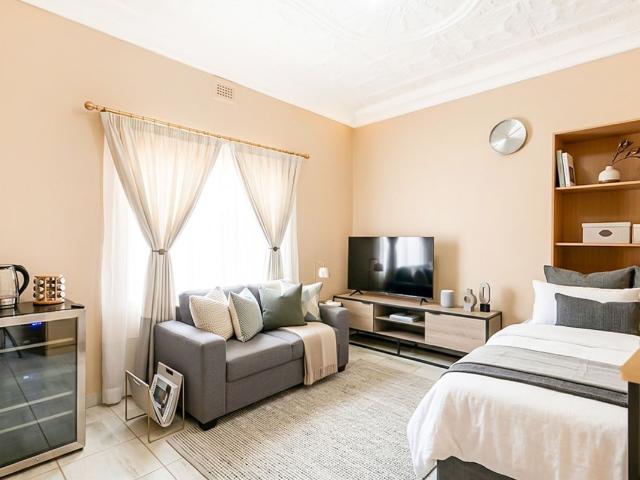 3 Bedroom House For Sale in Roodepoort North