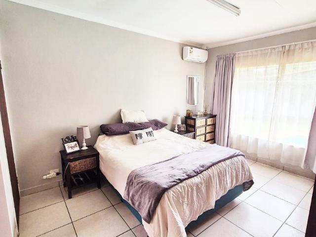 3 Bedroom House For Sale in Rooihuiskraal