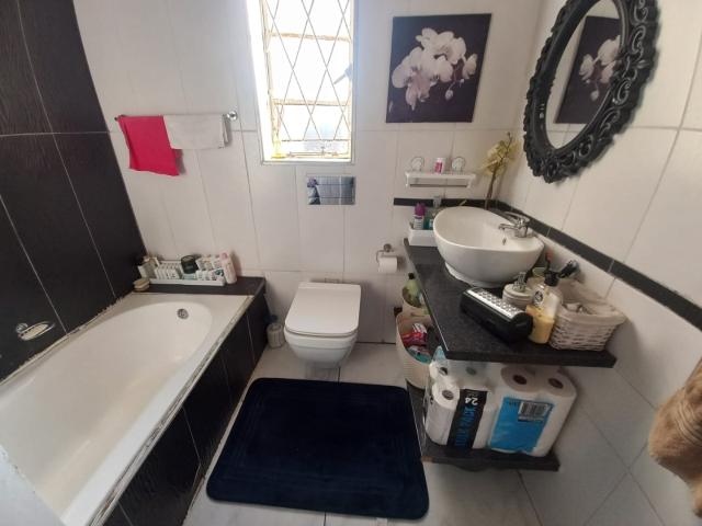 3 Bedroom House For Sale in Rosettenville