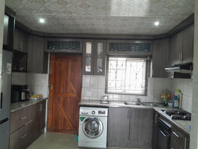 3 Bedroom House For Sale in Rosslyn