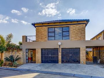 3 Bedroom House For Sale in Ravenswood