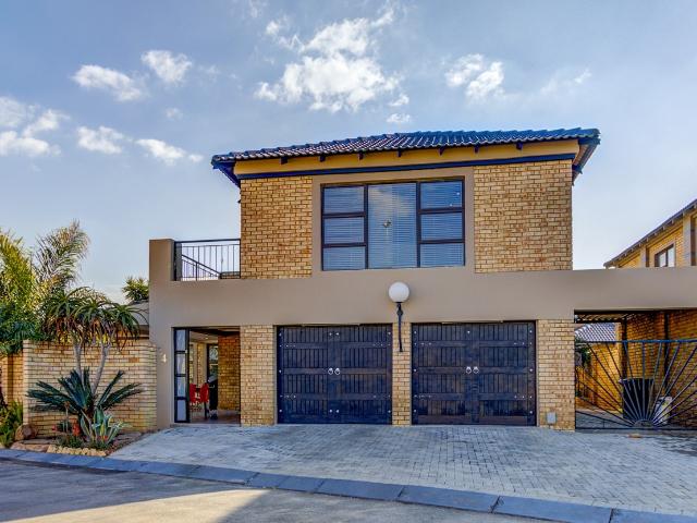 3 Bedroom House For Sale in Ravenswood