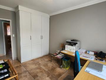 3 Bedroom House For Sale in Ravenswood