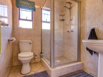 3 Bedroom House For Sale in Ravenswood