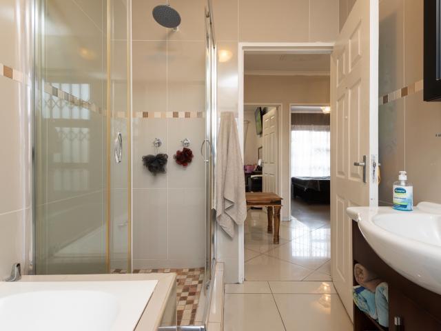 3 Bedroom House For Sale in Raceview