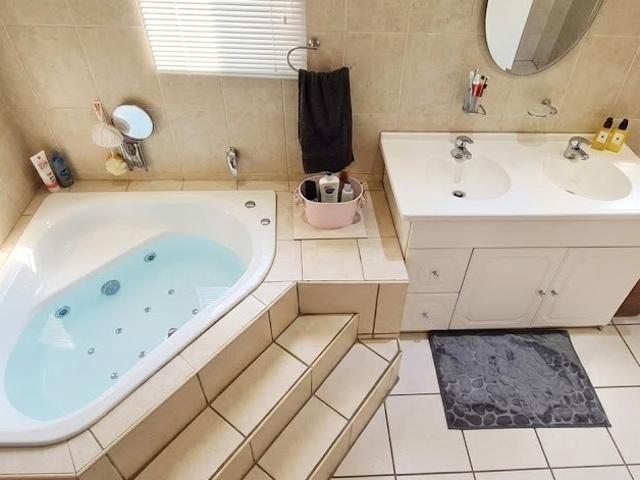 3 Bedroom House For Sale in Raceview