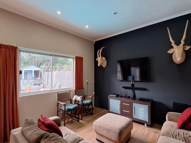 3 Bedroom House For Sale in Raceview