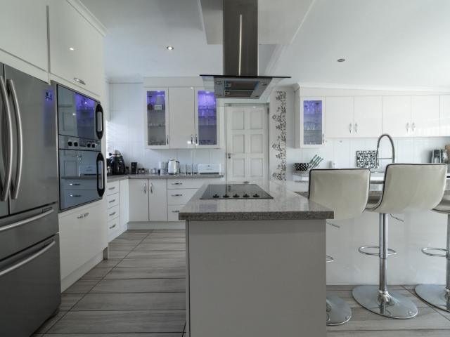 3 Bedroom House For Sale in Raceview