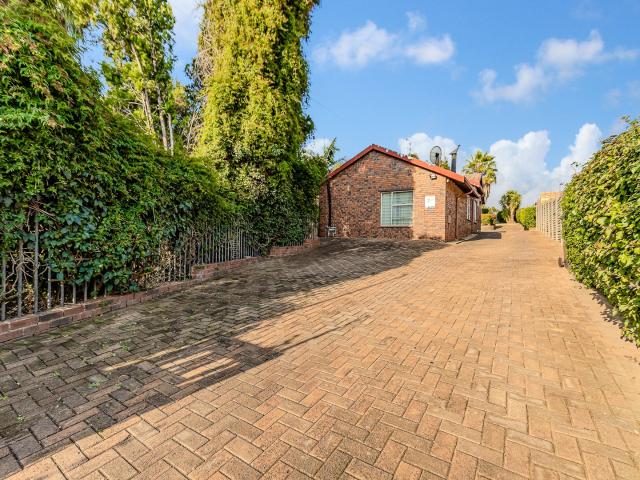 3 Bedroom House For Sale in Radiokop