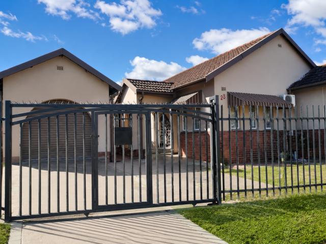 3 Bedroom House For Sale in Raisethorpe