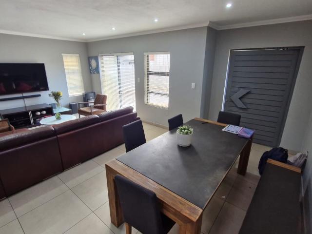 3 Bedroom House For Sale in Raslouw