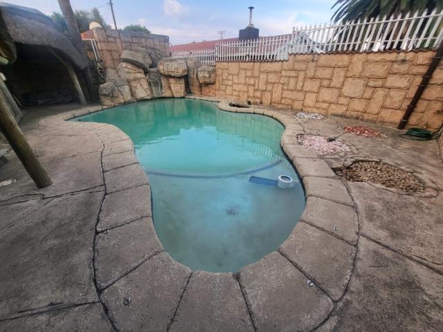 3 Bedroom House For Sale in Regents Park