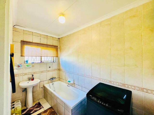 3 Bedroom House For Sale in Regency Park