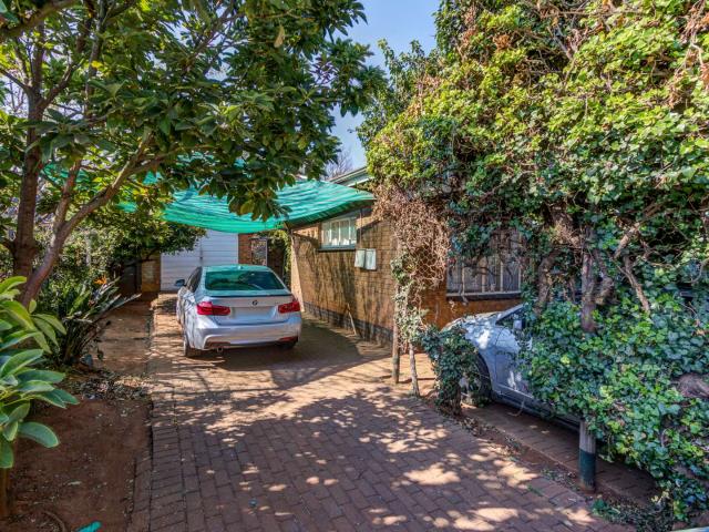 3 Bedroom House For Sale in Rhodesfield