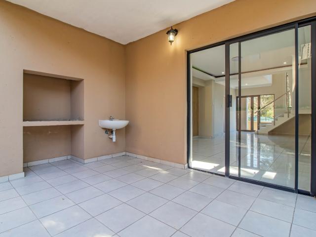 3 Bedroom House For Sale in Rivonia