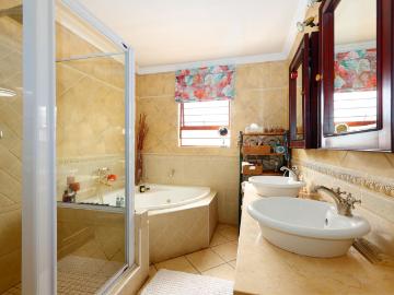 3 Bedroom House For Sale in Rivonia
