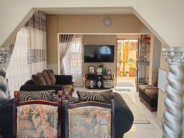3 Bedroom House For Sale in Risecliff