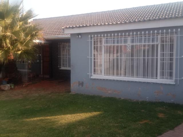 3 Bedroom House For Sale in Woodmere