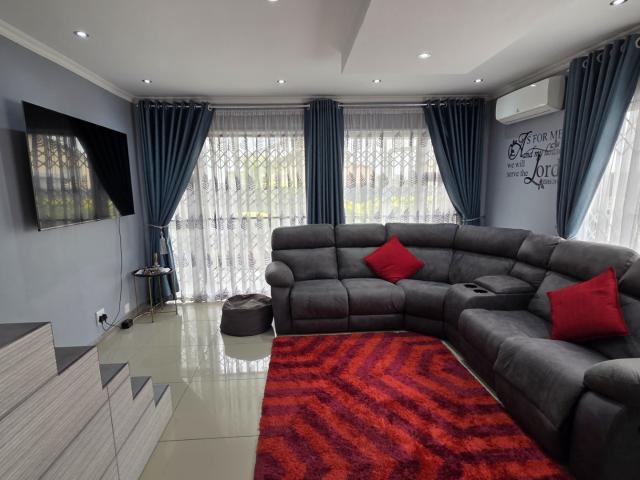 3 Bedroom House For Sale in Woodhurst