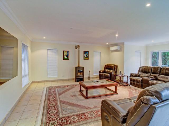 3 Bedroom House For Sale in Woodhill Golf Estate